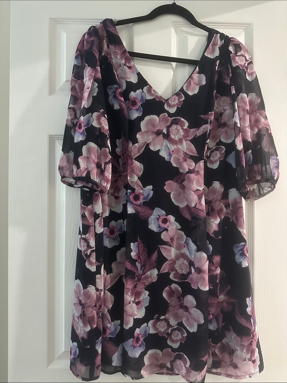 connected apparel Black Floral V-Neck Puff Sleeve Tunic